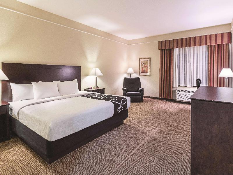 La Quinta Inn and Suites Waxahachie image