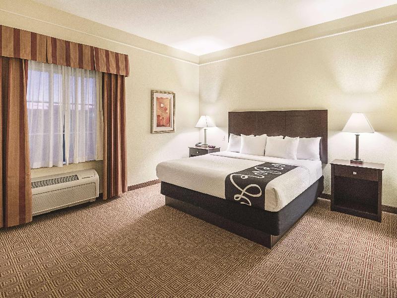 La Quinta Inn and Suites Waxahachie image