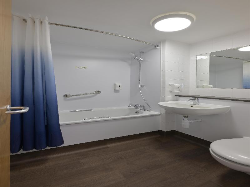 Travelodge Shrewsbury Battlefield image