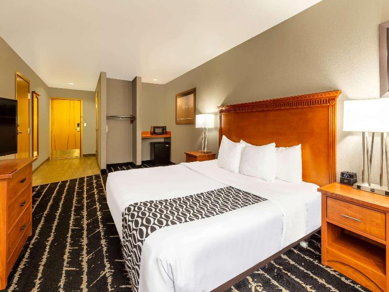 La Quinta Inn & Suites Vancouver image