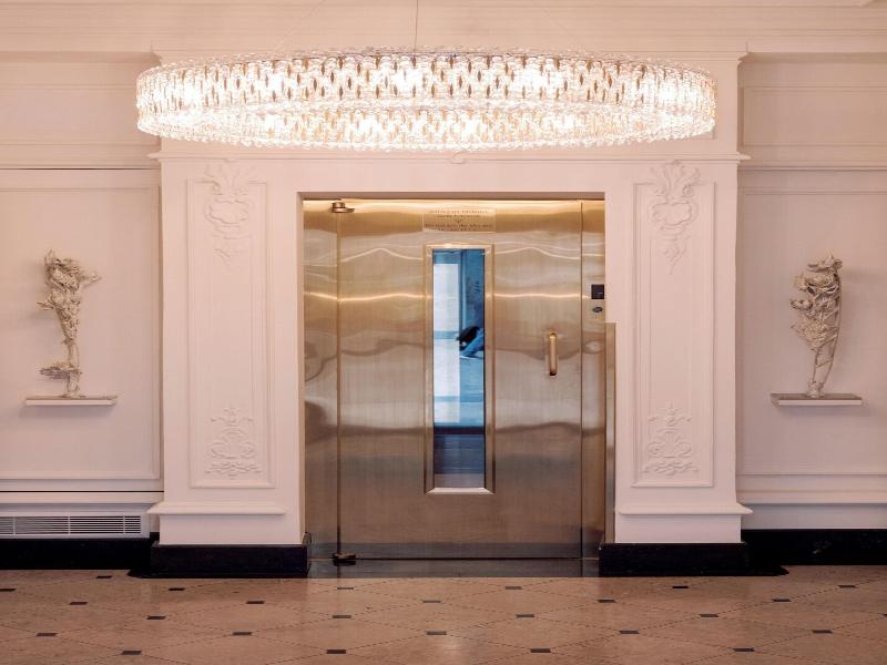 Zur Wiener Staatsoper image