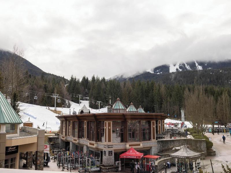 Le Chamois Hotel Whistler image