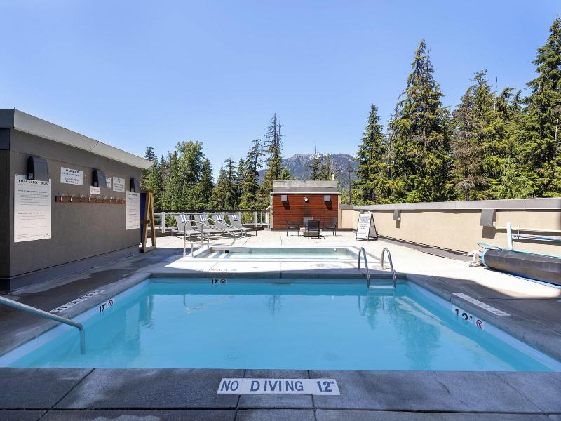 Le Chamois Hotel Whistler image