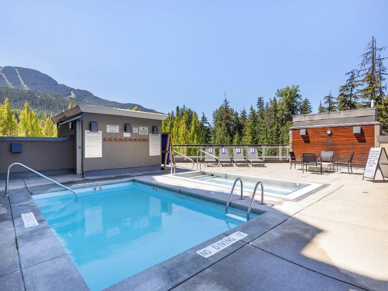 Le Chamois Hotel Whistler image