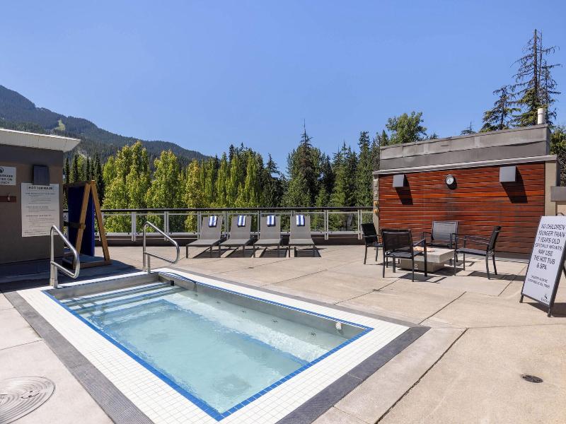 Le Chamois Hotel Whistler image