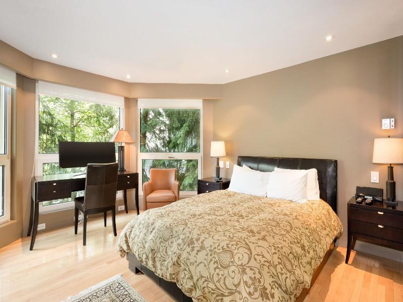Le Chamois Hotel Whistler image