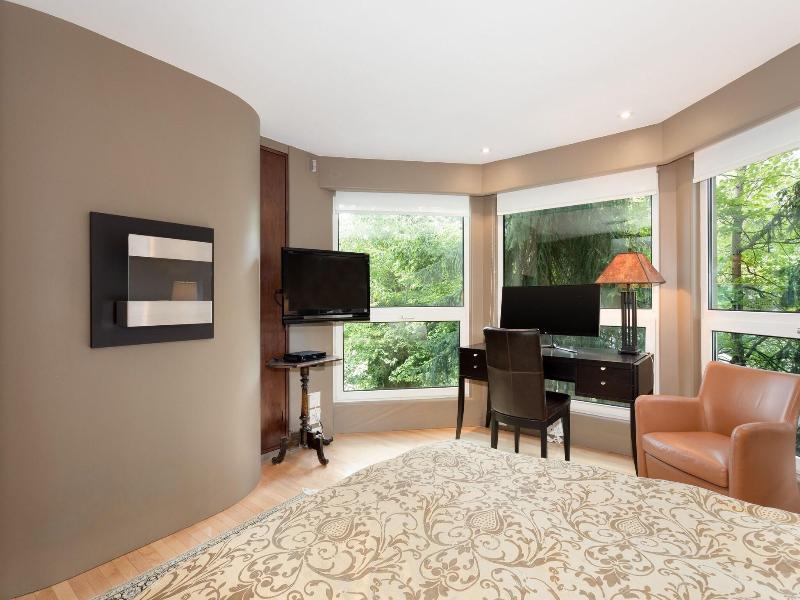 Le Chamois Hotel Whistler image