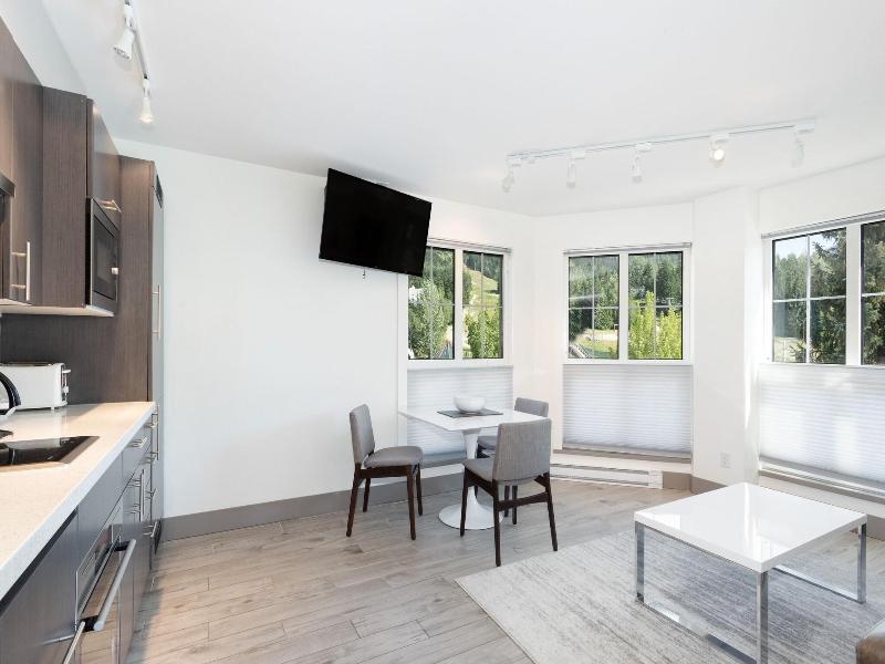 Le Chamois Hotel Whistler image