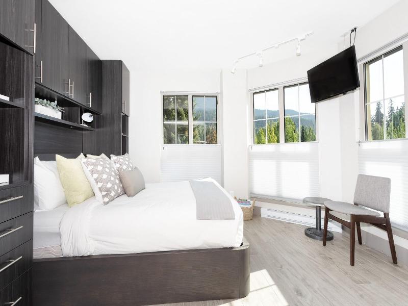 Le Chamois Hotel Whistler image