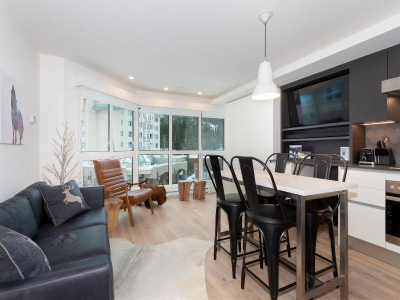 Le Chamois Hotel Whistler image