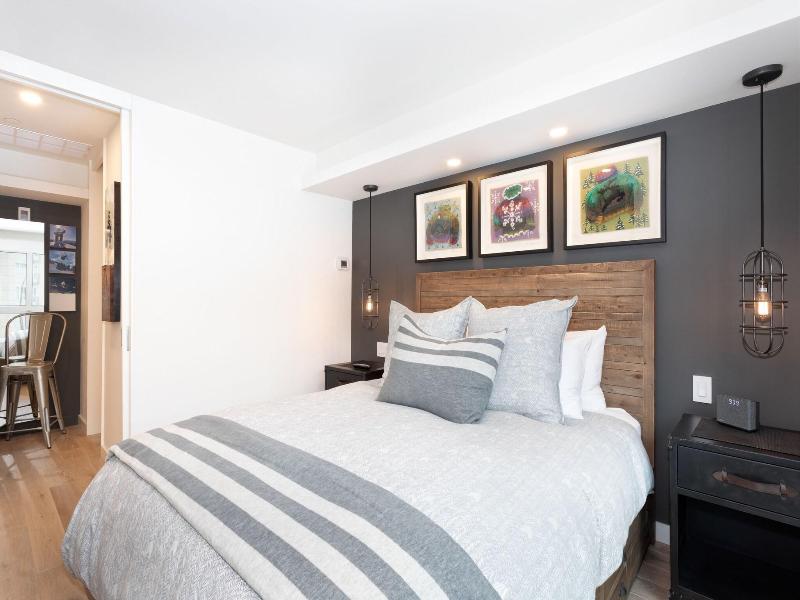 Le Chamois Hotel Whistler image