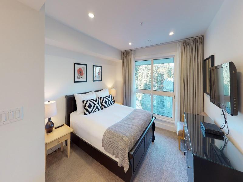 Le Chamois Hotel Whistler image