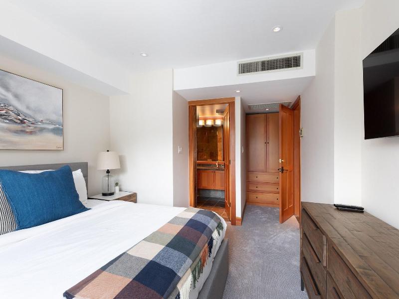 Le Chamois Hotel Whistler image