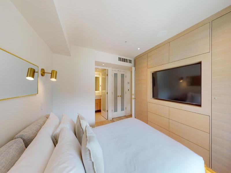 Le Chamois Hotel Whistler image