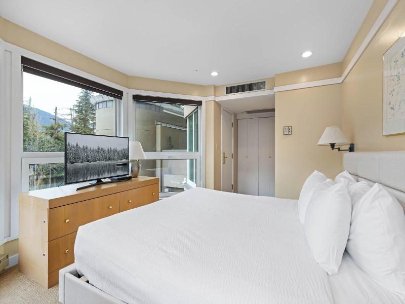 Le Chamois Hotel Whistler image