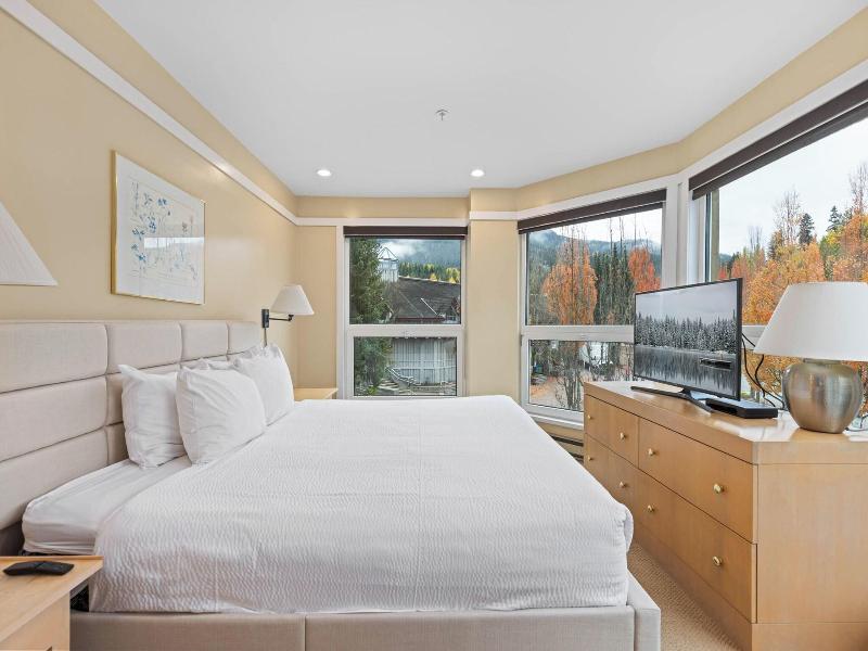 Le Chamois Hotel Whistler image