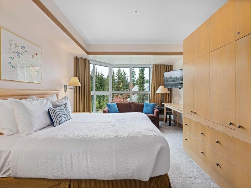Le Chamois Hotel Whistler image