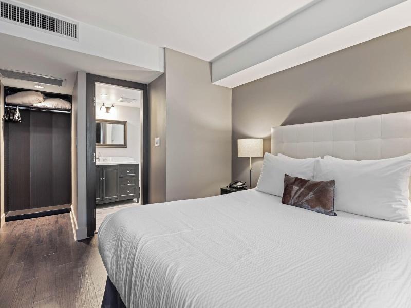 Le Chamois Hotel Whistler image
