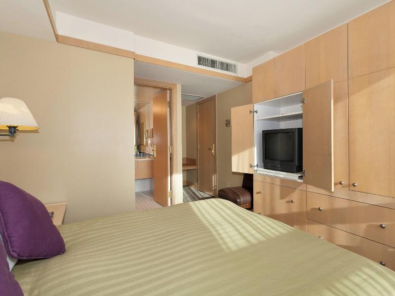 Le Chamois Hotel Whistler image
