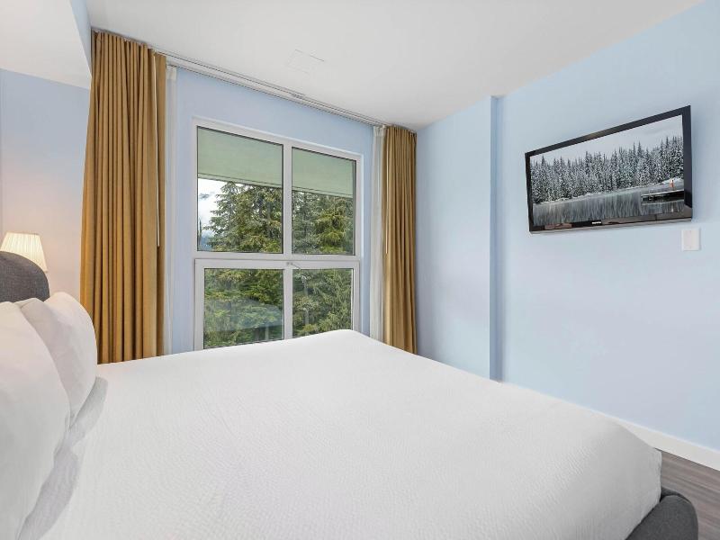 Le Chamois Hotel Whistler image