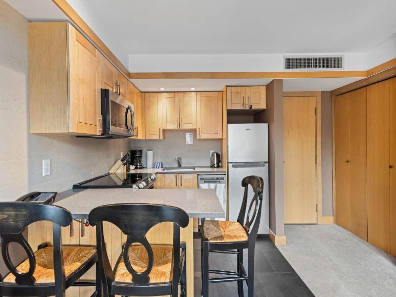 Le Chamois Hotel Whistler image