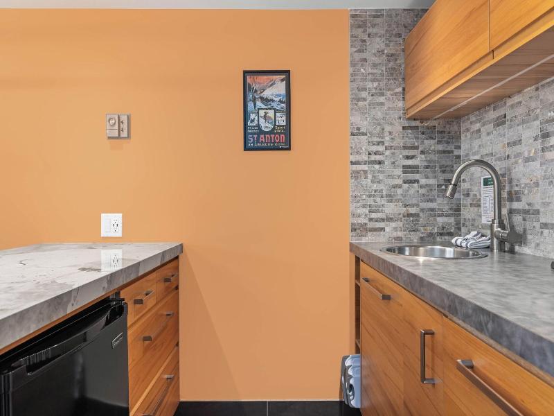 Le Chamois Hotel Whistler image