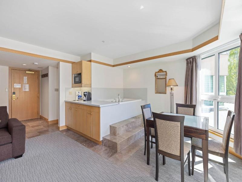 Le Chamois Hotel Whistler image