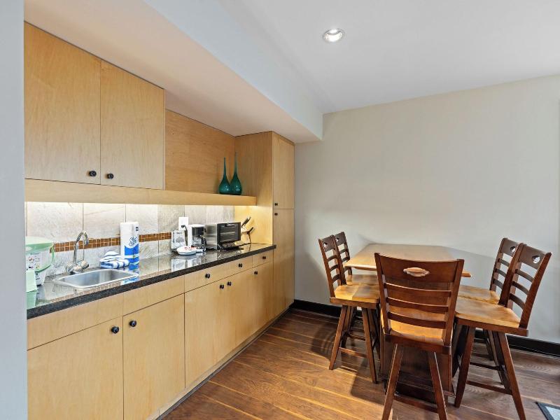Le Chamois Hotel Whistler image