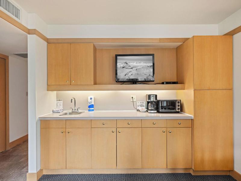 Le Chamois Hotel Whistler image