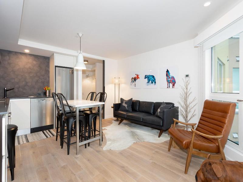 Le Chamois Hotel Whistler image