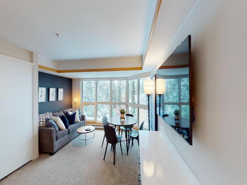 Le Chamois Hotel Whistler image