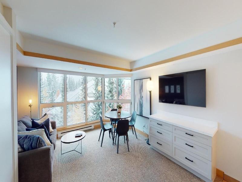 Le Chamois Hotel Whistler image