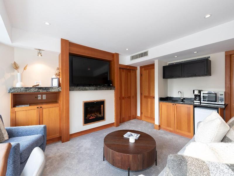 Le Chamois Hotel Whistler image
