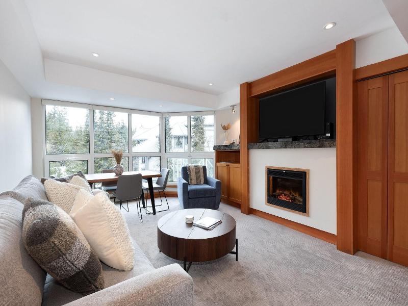 Le Chamois Hotel Whistler image