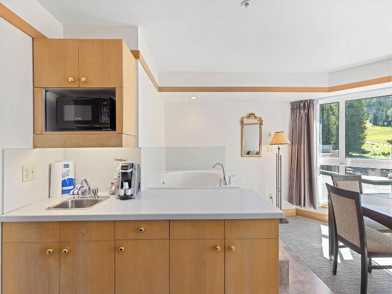 Le Chamois Hotel Whistler image