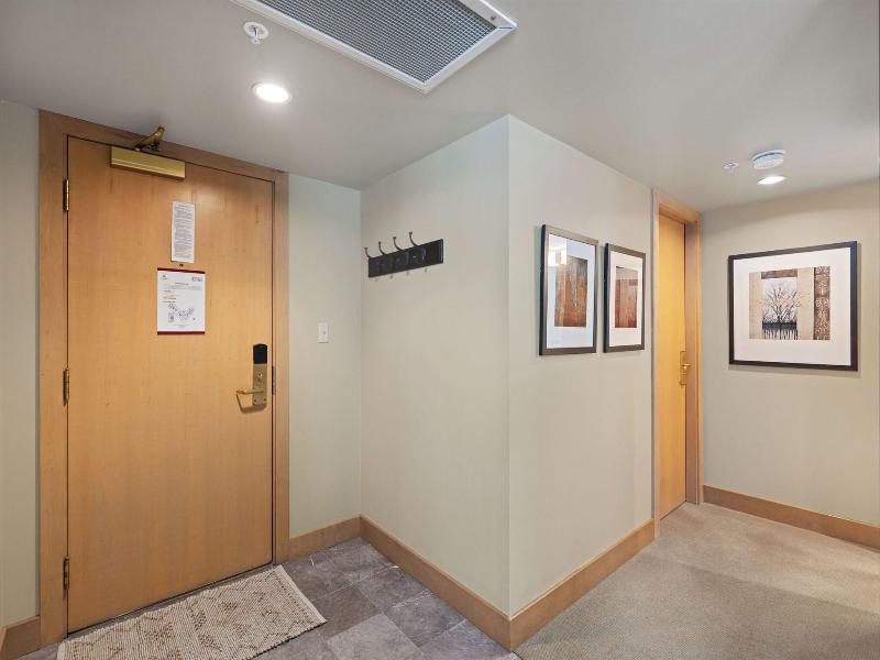 Le Chamois Hotel Whistler image