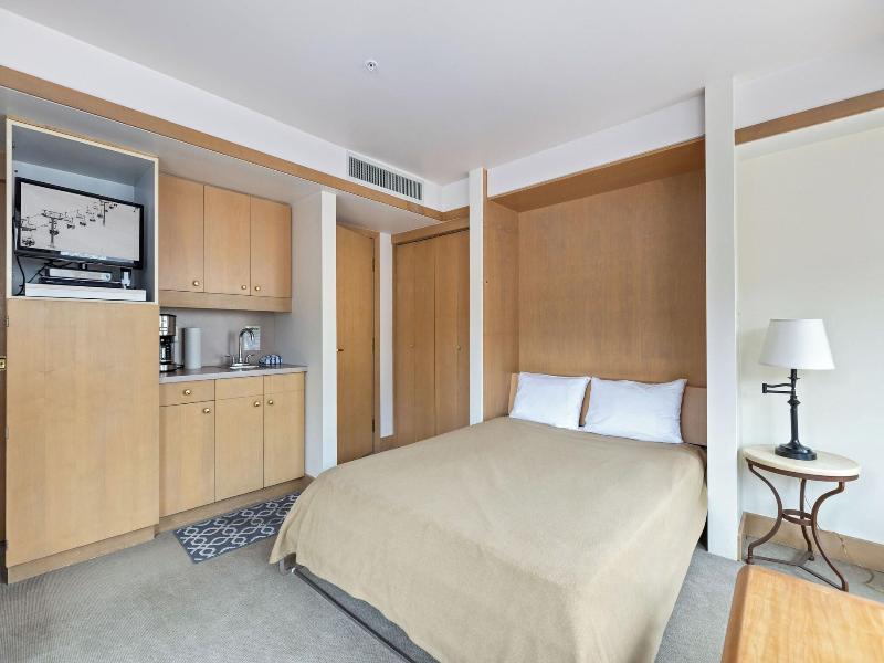 Le Chamois Hotel Whistler image