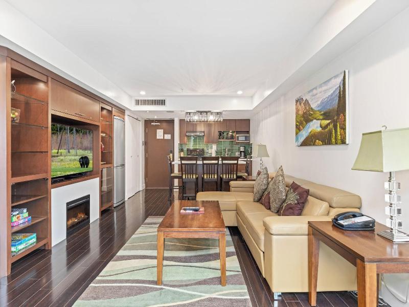 Le Chamois Hotel Whistler image