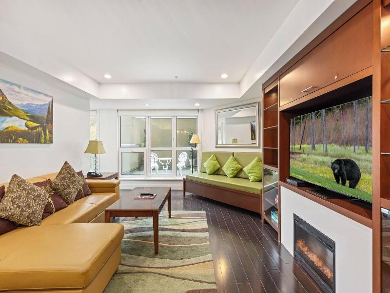 Le Chamois Hotel Whistler image
