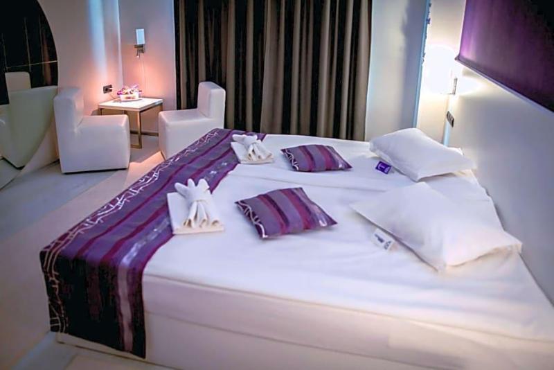 Hotel Idol image