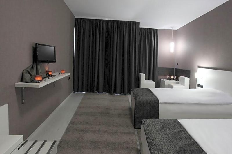 Hotel Idol image