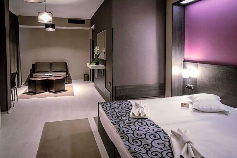 Hotel Idol image