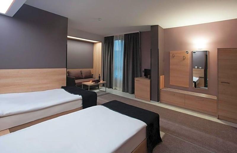 Hotel Idol image