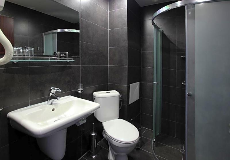 Hotel Idol image