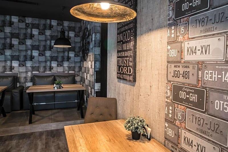 Hotel Idol image