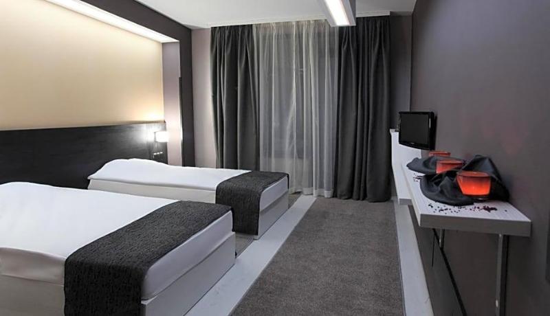 Hotel Idol image