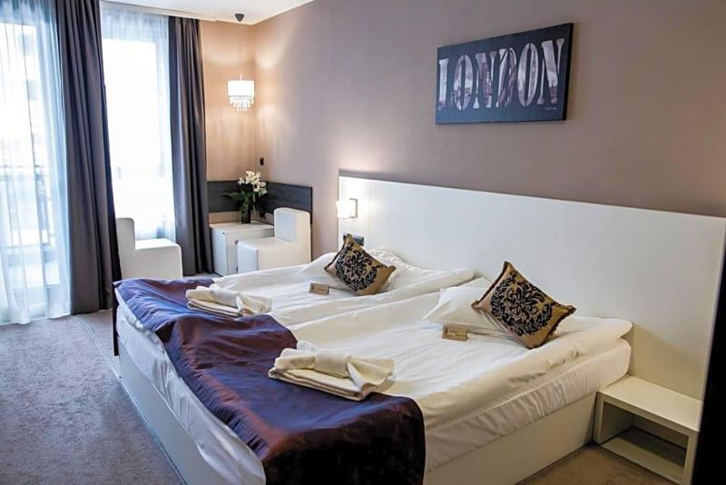 Hotel Idol image
