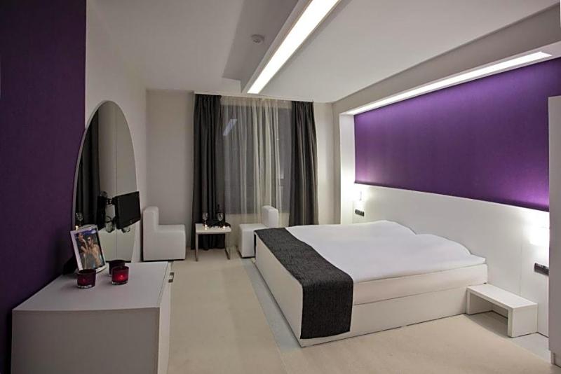Hotel Idol image
