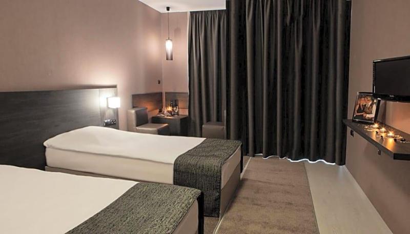 Hotel Idol image
