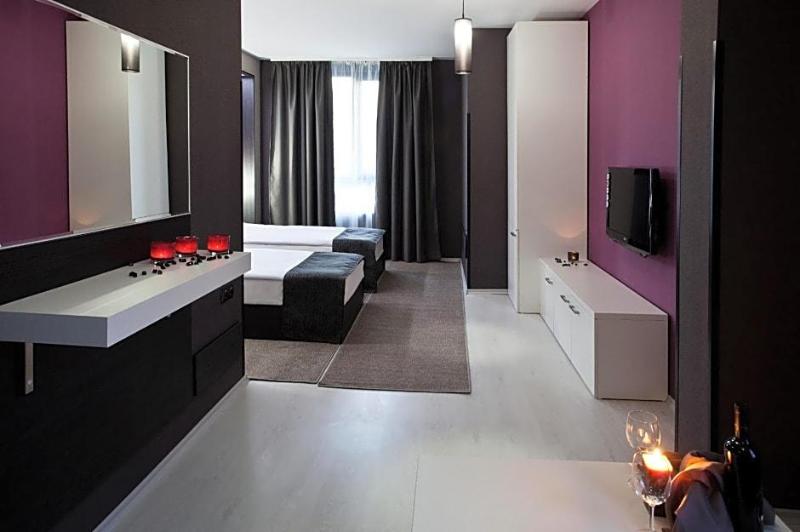 Hotel Idol image
